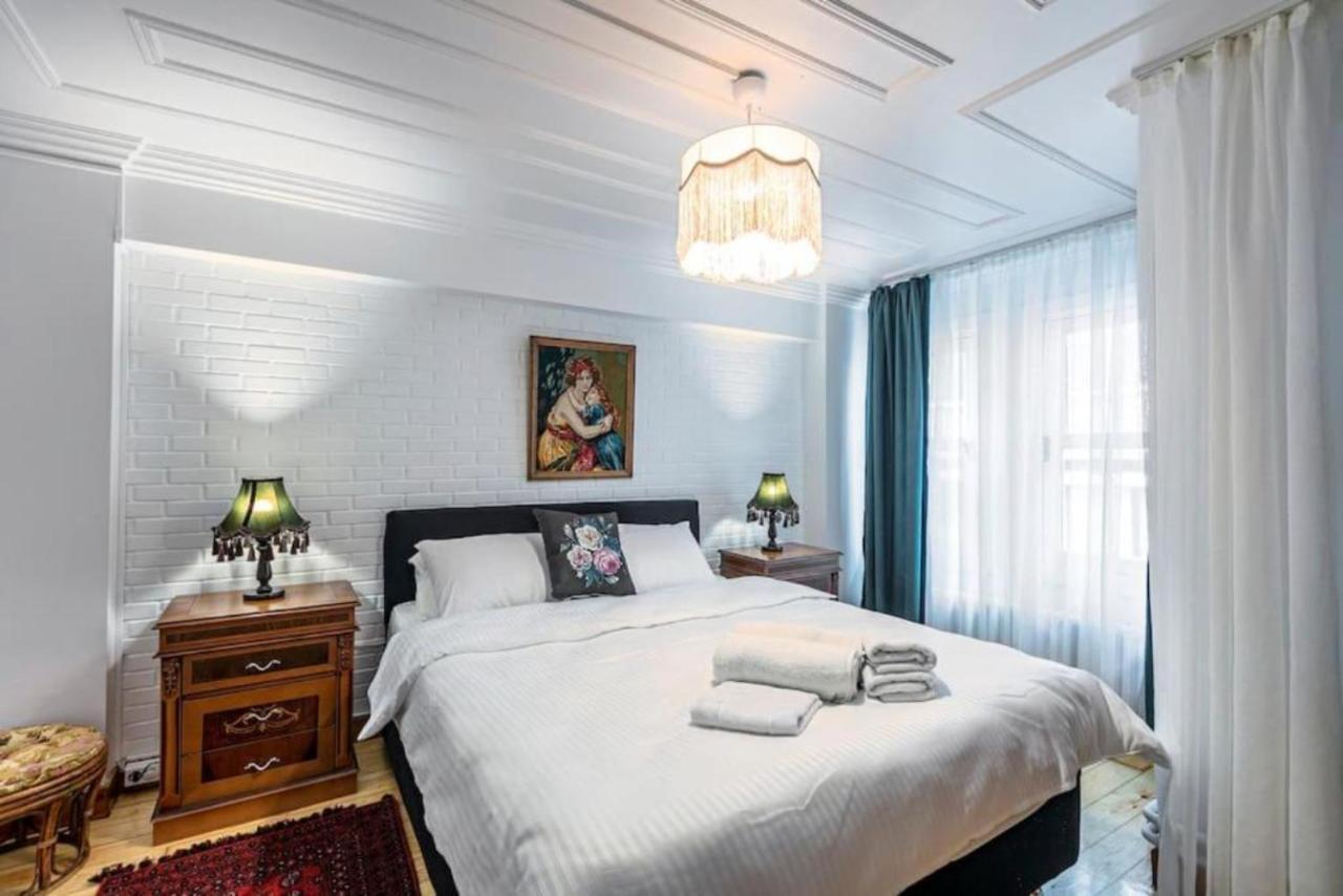 Historical 4-Br Home Steps From Besiktas Stadium & Bosphorus Views - Prime Nisantasi Location! Istanbul Exterior photo