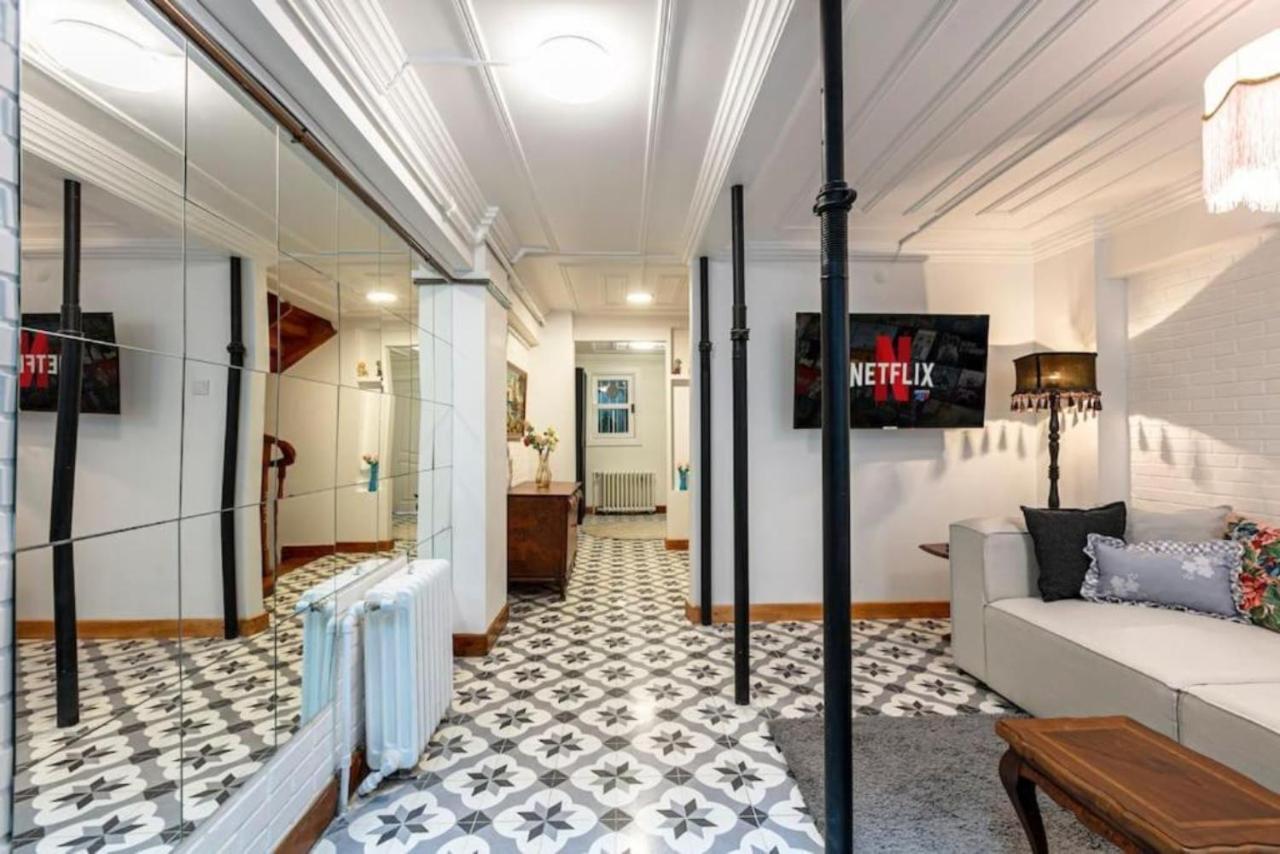 Historical 4-Br Home Steps From Besiktas Stadium & Bosphorus Views - Prime Nisantasi Location! Istanbul Exterior photo